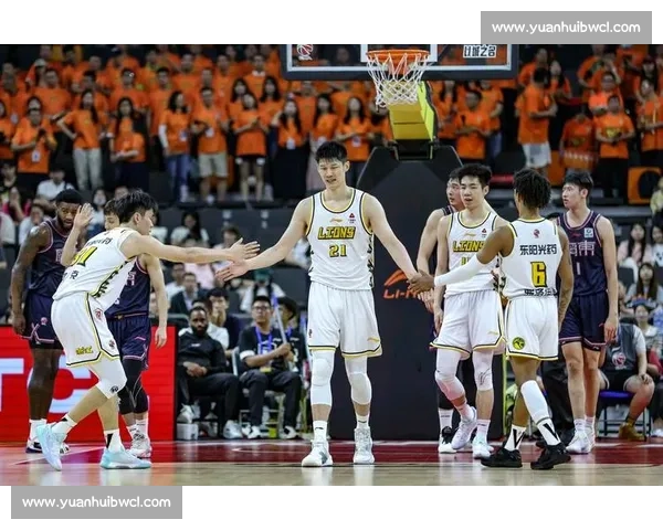 火箭对阵男篮焦点之战揭示中美篮球风格与新星碰撞赛场期待未来走向